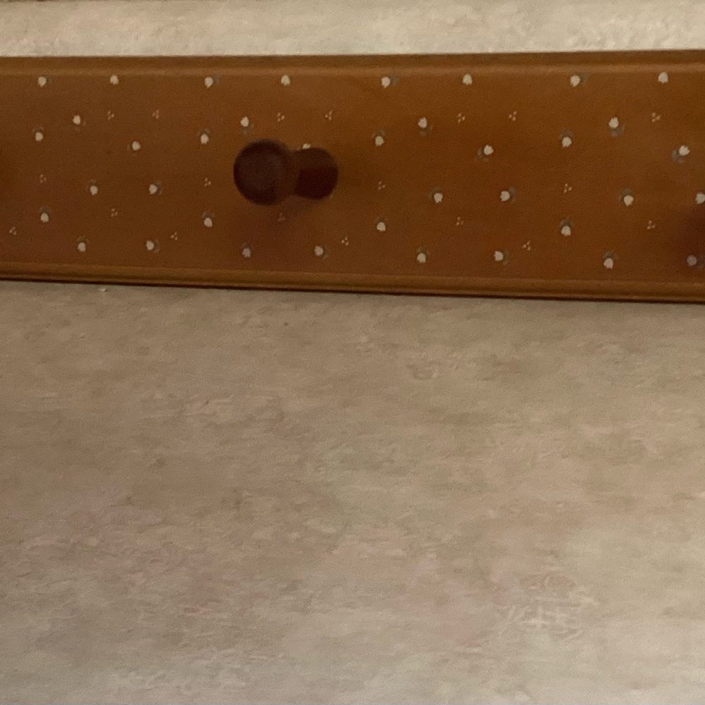 Vintage Wall Hook Rack 3 Peg with Tiny Flowers - Picture 11 of 12